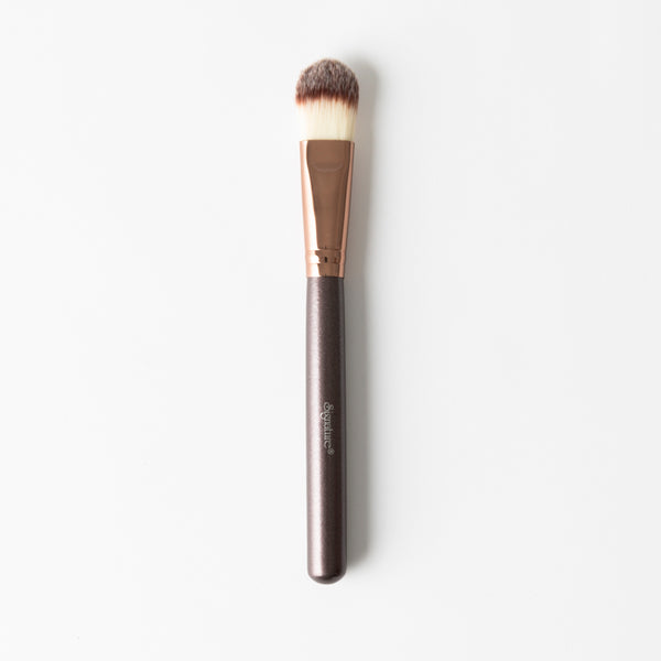 Signature Round Foundation Brush